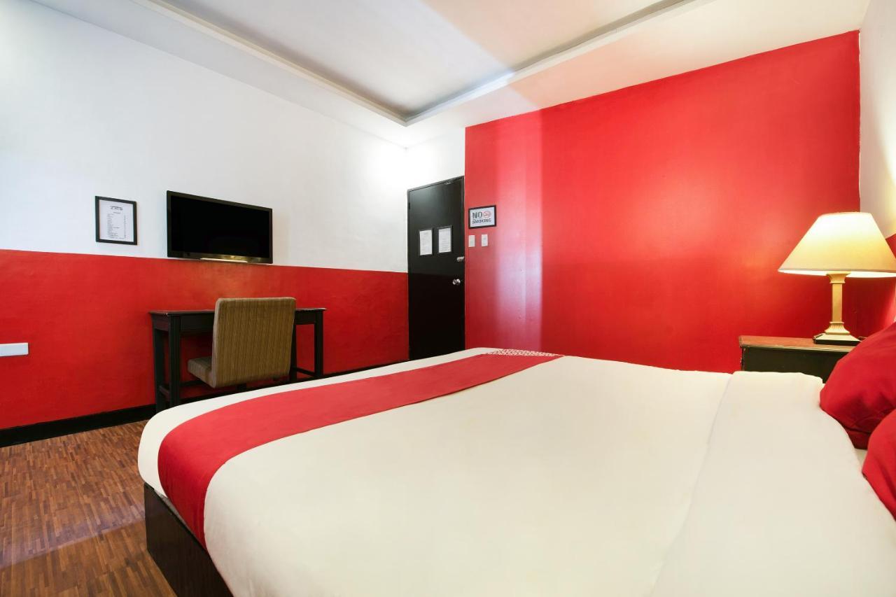 Oyo 432 Diamondwood Hotel アンヘレス エクステリア 写真